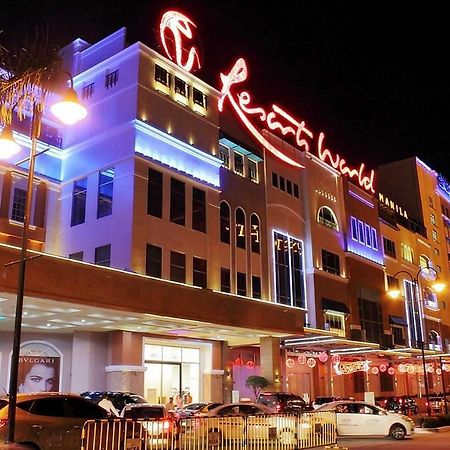 Eighty One Newport Boulevard Манила Экстерьер фото