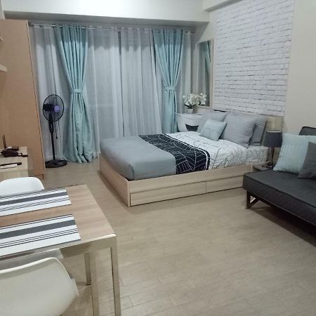 Eighty One Newport Boulevard Манила Экстерьер фото