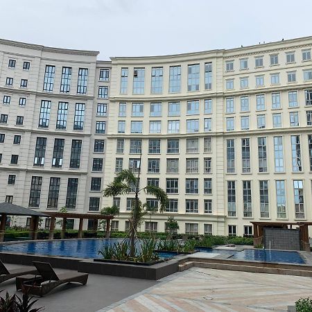 Eighty One Newport Boulevard Манила Экстерьер фото