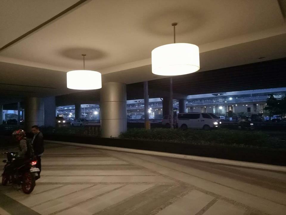 Eighty One Newport Boulevard Манила Экстерьер фото