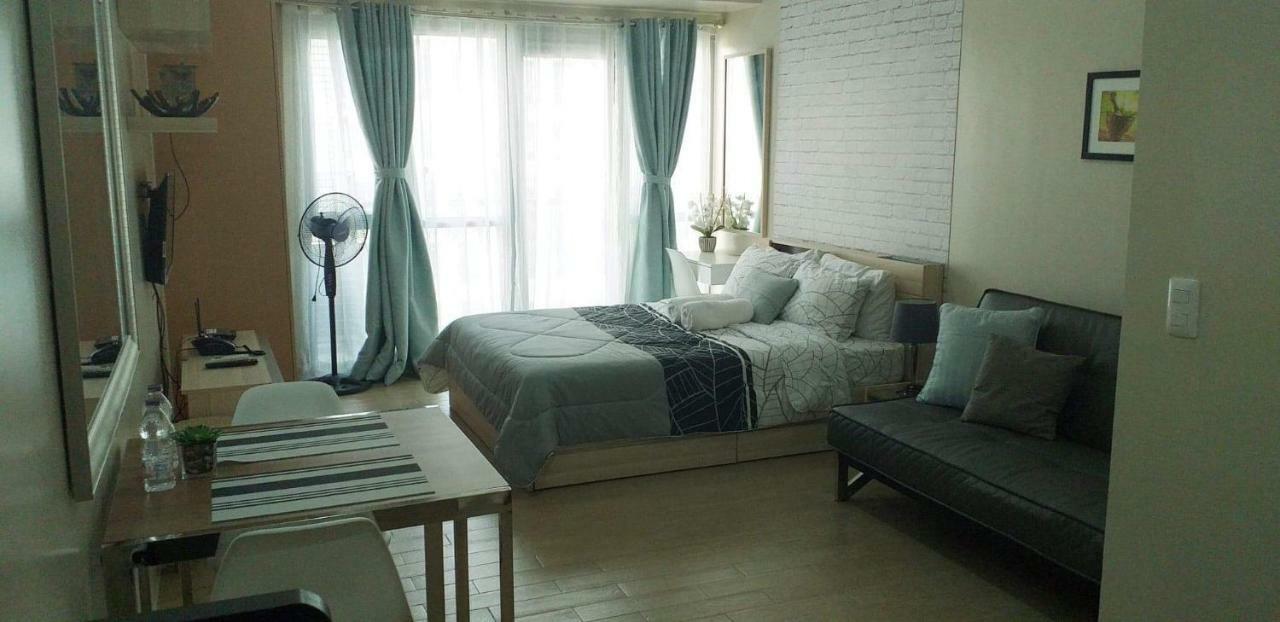 Eighty One Newport Boulevard Манила Экстерьер фото