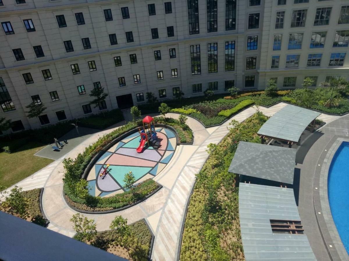 Eighty One Newport Boulevard Манила Экстерьер фото