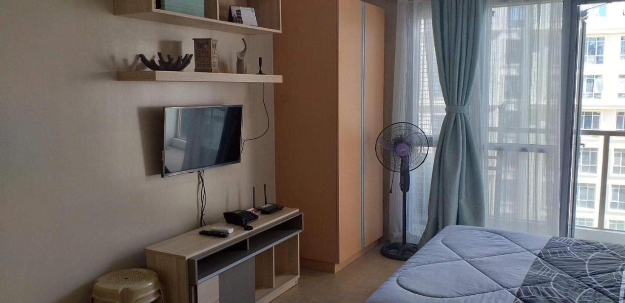 Eighty One Newport Boulevard Манила Экстерьер фото